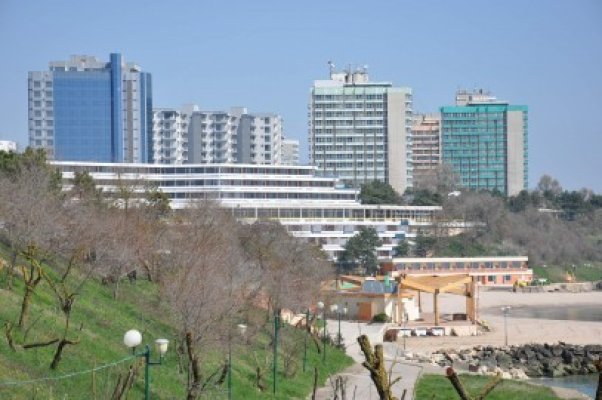 Hoţii de cabluri telefonice au lăsat hotelurile din Mamaia fără sisteme de alarmă